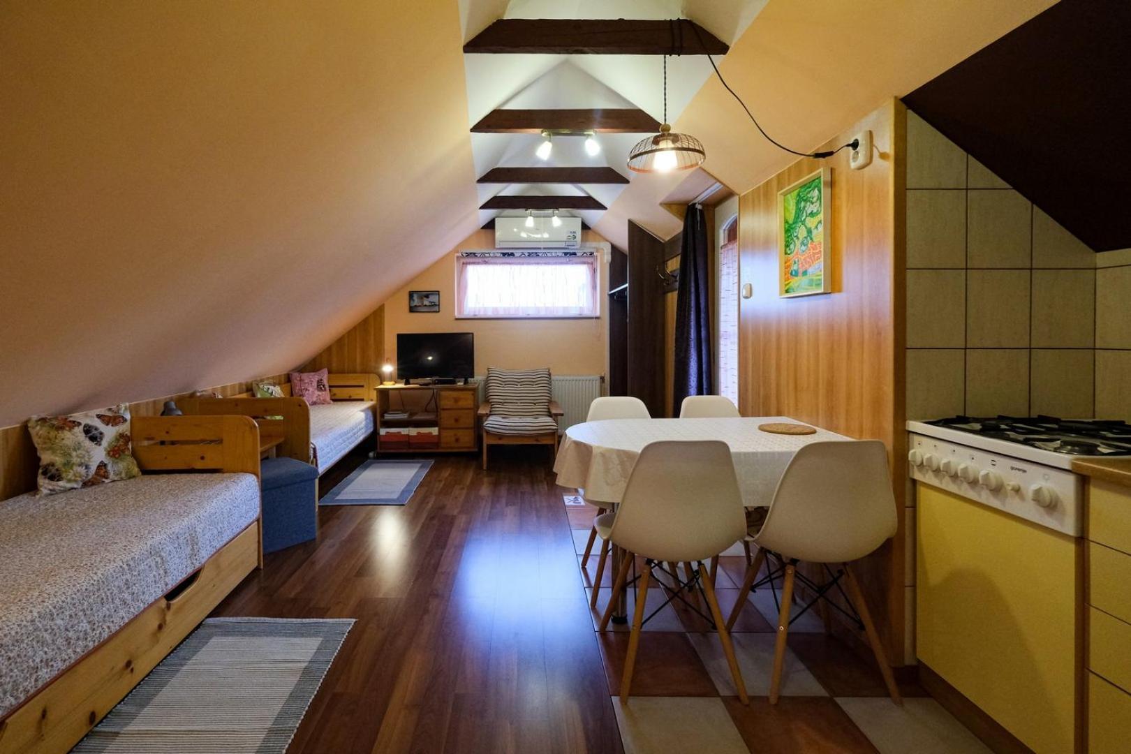 4 Evszak Apartman Gyula Buitenkant foto